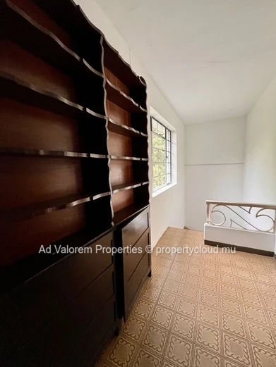À Vendre : Grande Maison Familiale de Charme – Plein Cœur de Moka | 288 m² habitables • Terrain clos de 2 830,34 m2
