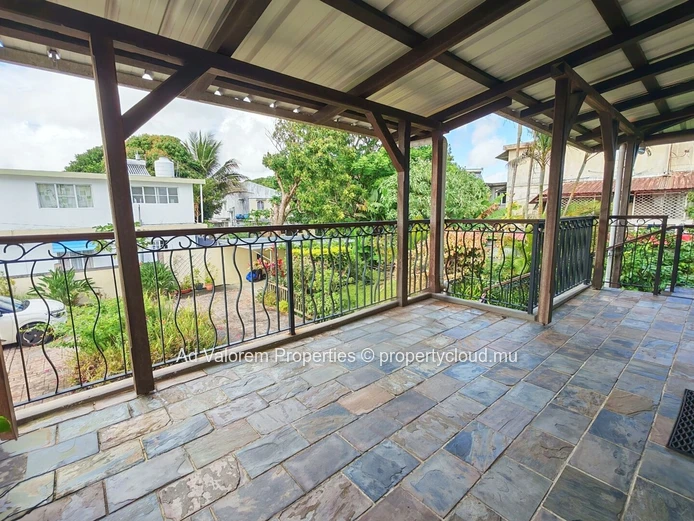 FOR SALE: Spacious 197 m² Duplex with Private Garden in Vacoas!