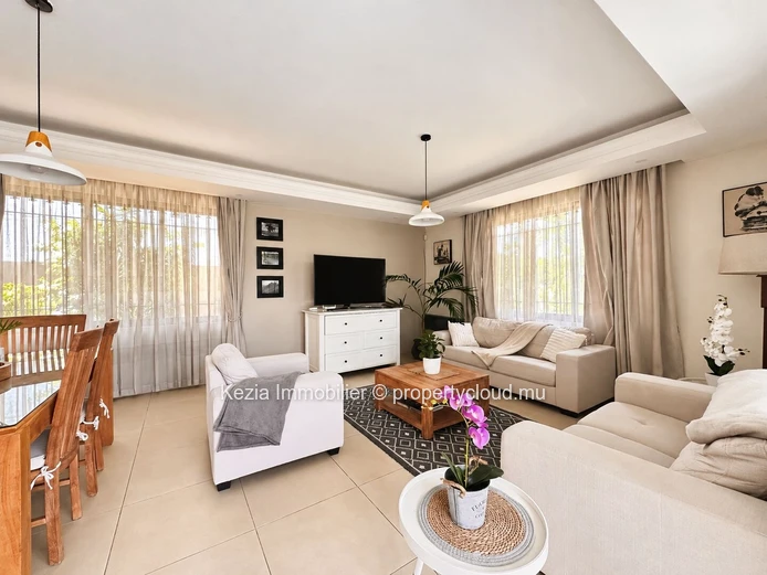 A Warm Villa Opening Onto A Beautiful Garden