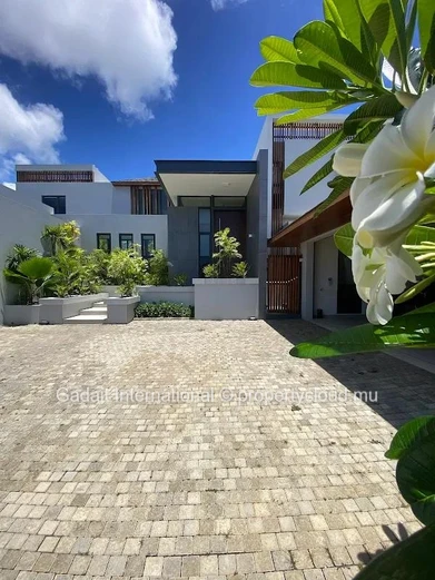 Villa de luxe à vendre à Mont Choisy Golf Estate, Île Maurice. Plus de 1 000 m² habitables, 6 chambres en suite, mais...
