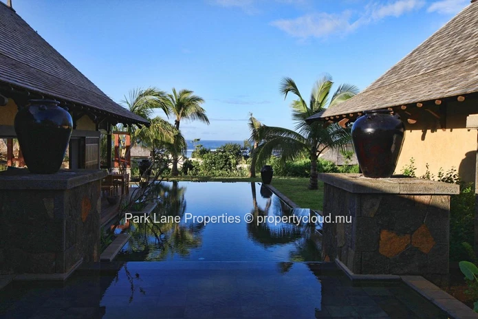 Luxueuse villa 6 càc dans domaine privé avec hôtel 5* en front de mer