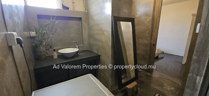 Modern 1-Bedroom Apartment for Rent in Central Curepipe!