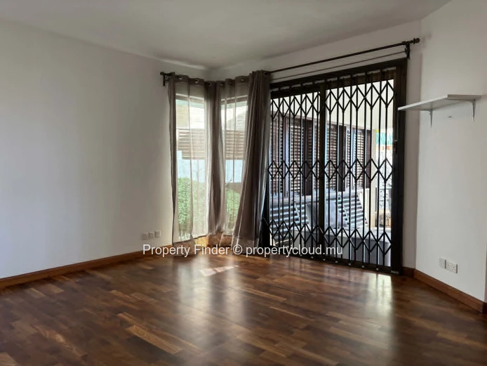 Charming Ground-Floor Apartment with Lagoon and Le Morne Views in Black River