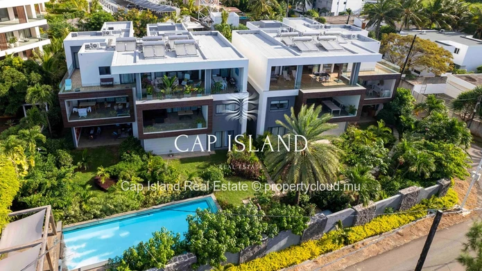 Exceptional penthouse with sea view in secure residence
