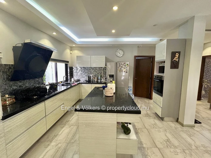 Spacious 5-Bedroom Individual House for Sale — Reserved for Mauritian Citizens