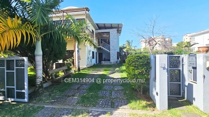 3 Bedrooms Furnished Ground Floor House for Rent – Morcellement Au Bout du Monde, Ebène