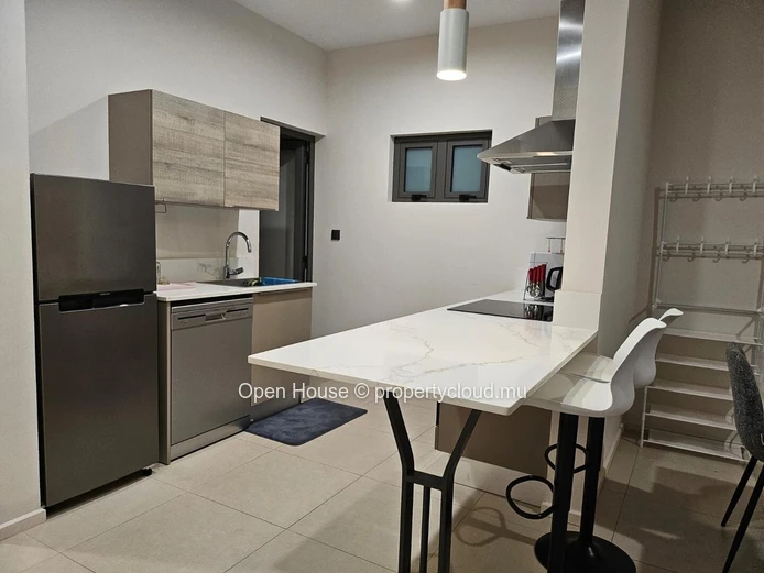 Stylish Furnished Apartment in Smart City, Moka - 80m², 2 Beds, Communal Pool, Mountain Views - Rs 60 000.