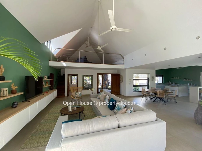 Villa d'architecte de 400m2, terrain de 1210m2, 5 chambres en suite dont master, mezzanine, piscine, magnifique jardi...
