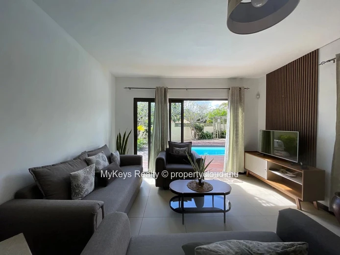 Piscine Privée - Grand Jardin Arboré - Entièrement Meublée - Environnement Paisible