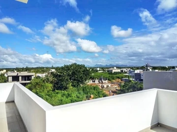 Contemporary Villa with Pool, 4 En-Suite Bedrooms and Terraces 