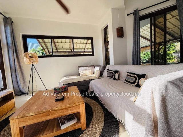 Charmante Maison Meublée à Vendre à Tamarin – Avec Piscine Privée