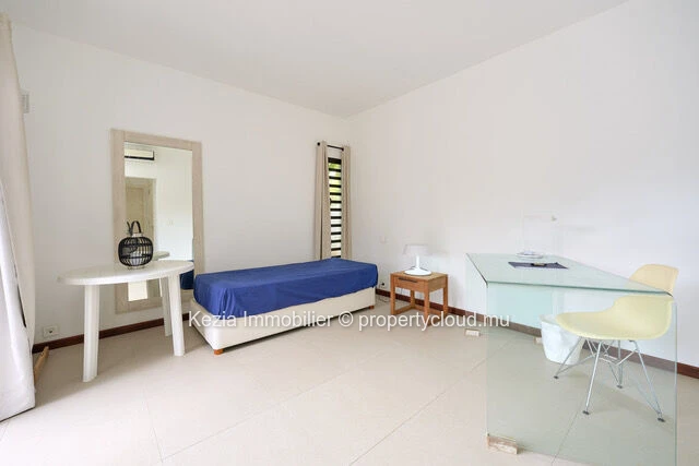 Contemporary Villa With Swimming Pool Just Minutes From The Beach 