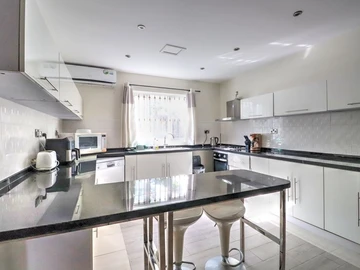 5 Bedroom House