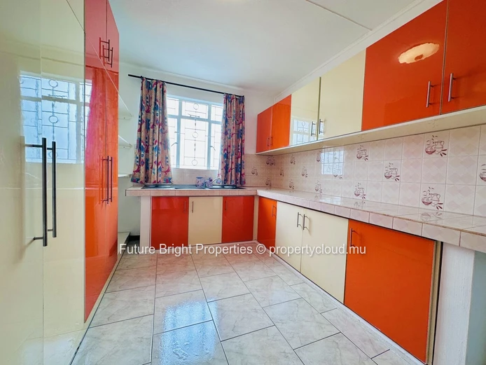Une maison où espace et confort se rencontrent à Roches Brunes