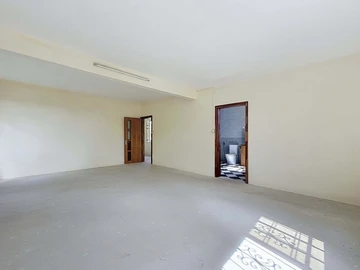 6 Bedroom House