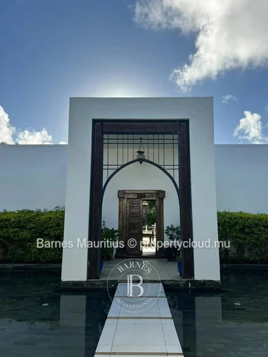 BAIN BŒUF – Villa Exclusive au Cœur d’un Jardin Tropical Luxuriant – 2 Chambres