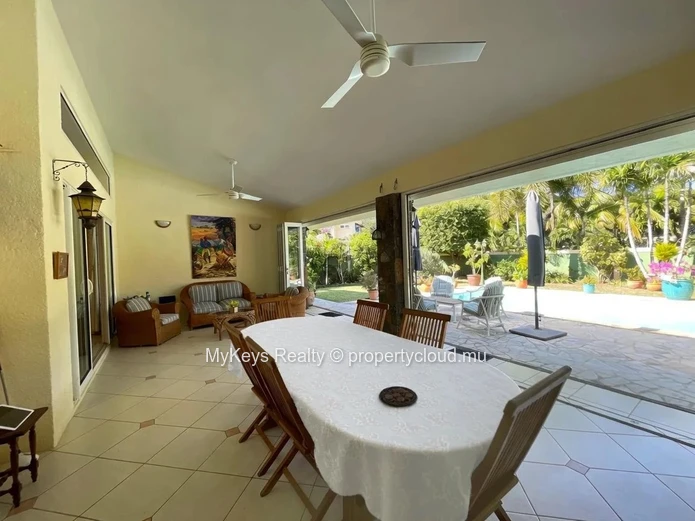 Tropical Garden – Private Swimming Pool – Mountain View