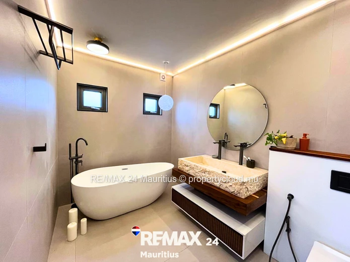 Contemporary 3-Bedroom En-Suite Villas – Secure Residence Steps from the Beach