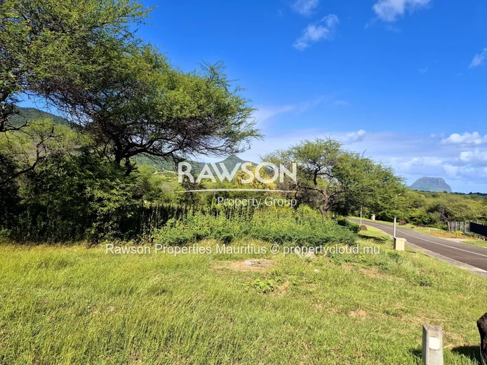 1,691m² Vacant Land For Sale in Petite Riviere Noire