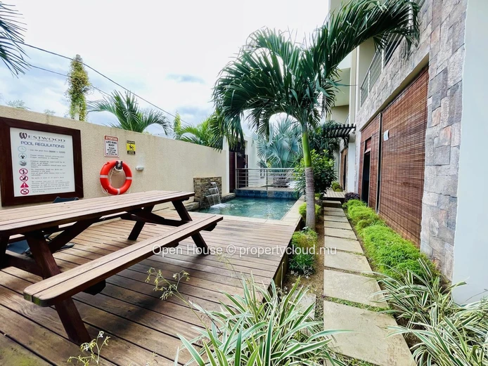 Apartment for sale in Flic en Flac, 103m², 3 bedrooms, communal pool.