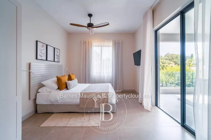 TAMARIN - Stylish Beachfront Apartment - 2 Bedrooms