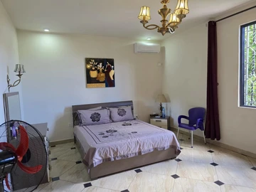 5 Bedroom Villa