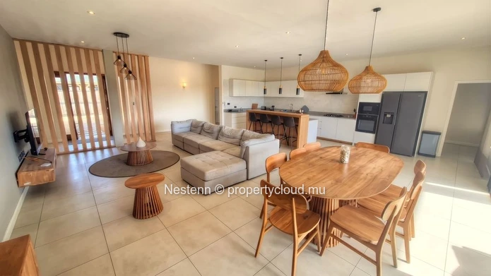 Villa familiale moderne de 4 chambres dans un beau jardin