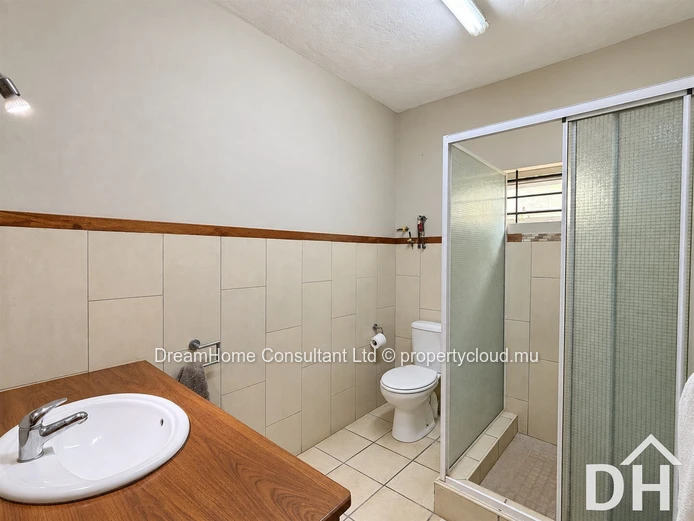 Maison meublée de 3 chambres avec bureau à louer à Tamarin