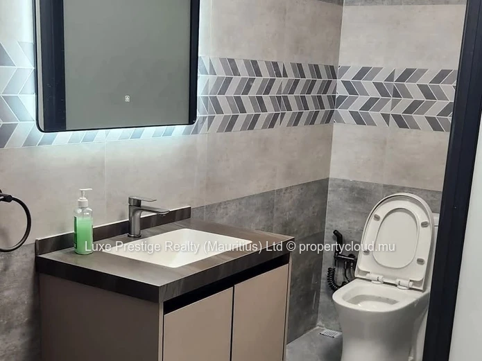 Villa Moderne et Spacieuse de 4 Chambres avec Piscine près de Port-Louis