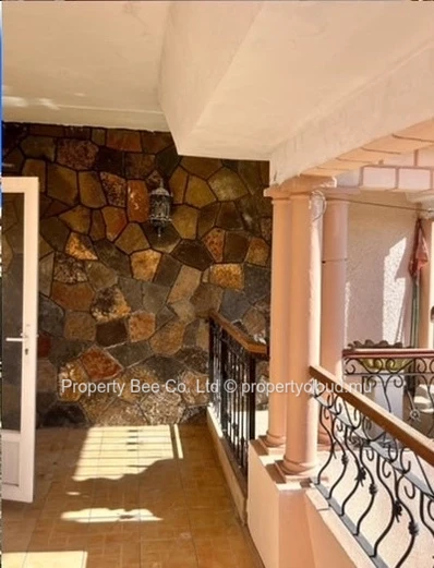 1st Floor Apartment: HillCrest Avenue / Corner of Avenue Des Dodos
