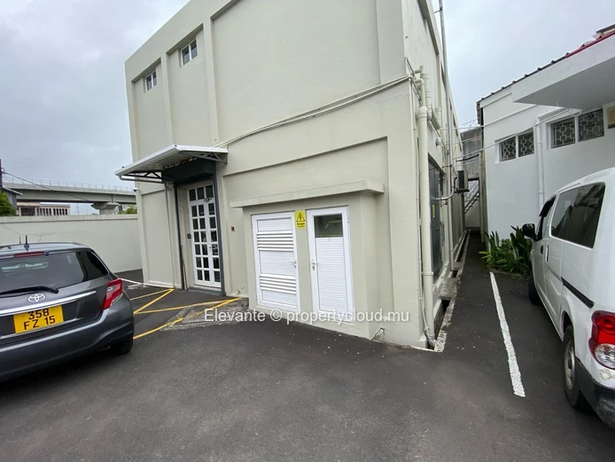 Emplacement de Choix – Bâtiments Commerciaux à Curepipe
