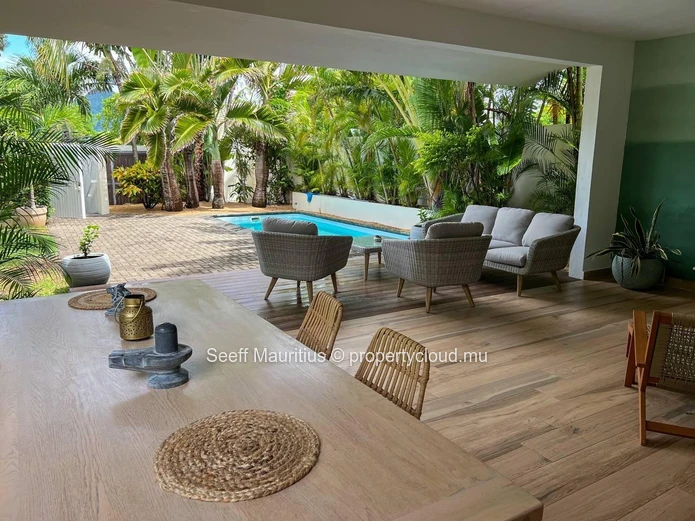 Villa rénovée de 4 chambres avec piscine privée et jardin