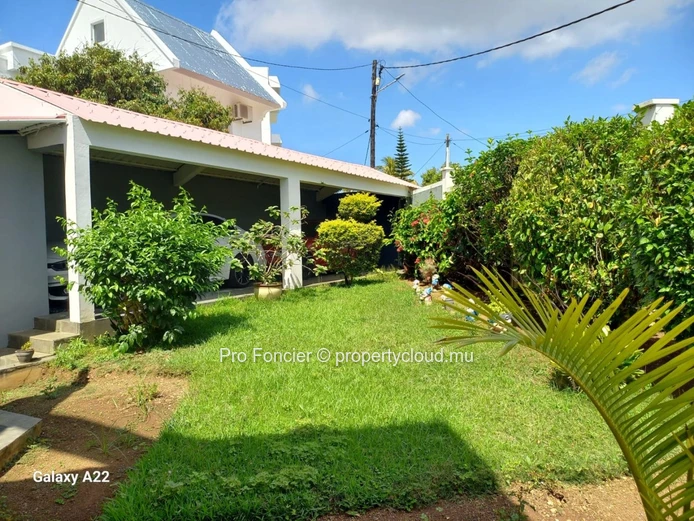 House for sale in Rose-Hill - Charming & Peaceful Setting