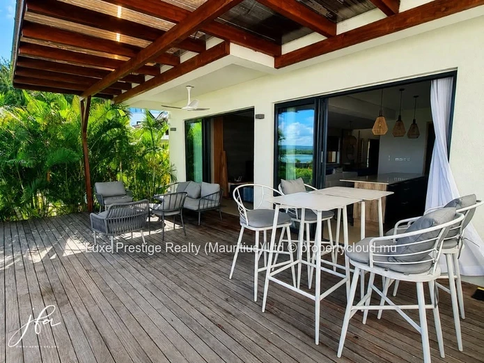 Luxury 4-Bedroom Waterfront House for Rent in Poste Lafayette | Private Pool, Lagoon Views & Secure Residence