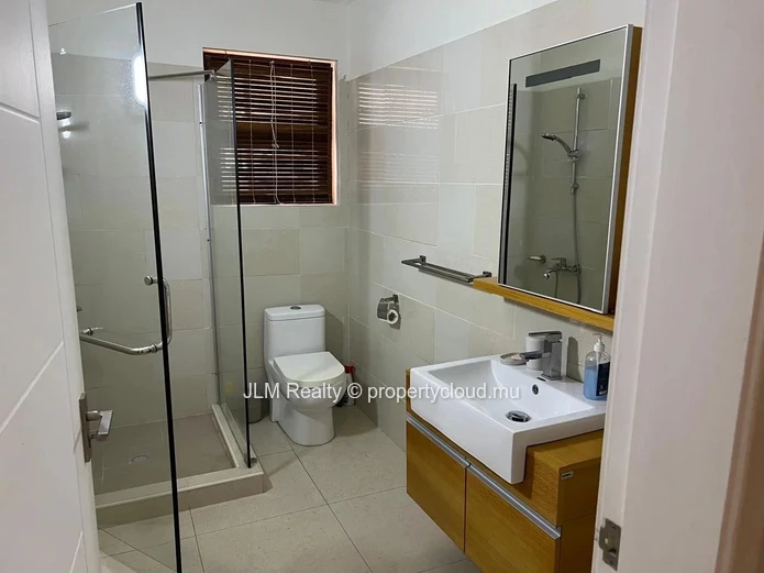 Appartement de 3 Chambres à deux minutes de la plage à Louer à Rivière Noire, Ile Maurice