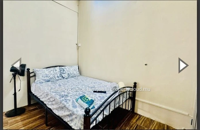 Studio meublé à louer à Ebène, proche commodités, parking sécurisé, loyer Rs 20 000.