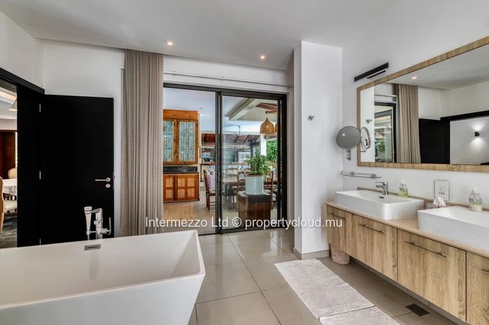 Title tag Villa for sale Mont Mascal – Private 6-villa residence | Intermezzo
