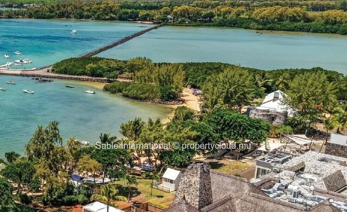 Spacious 3-Bedroom Townhouse with Private Pool & Garden in Poste Lafayette, Flacq 