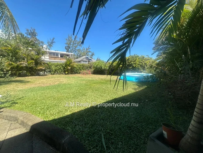Spacious 4-Bedroom Villa with Large Garden and Terrace, Tamarin, Mauritius