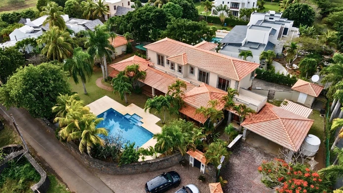 Calodyne - Maison spacieuse de style méditerranéen de 6 chambres (Mandat exclusif)