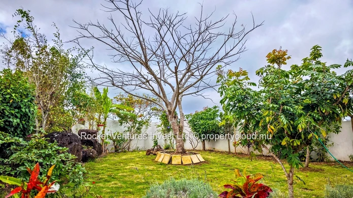VENTE - Villa de Prestige avec Piscine – 3 Chambres à Mont Piton