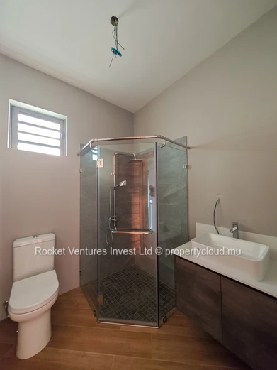 3-Bedroom Penthouse with Rooftop Jacuzzi and Sea View in Flic en Flac, West