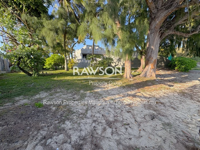 Beachfront Leasehold Land | 1,302.72 M² | Bain Boeuf | Mauritian Citizens Only