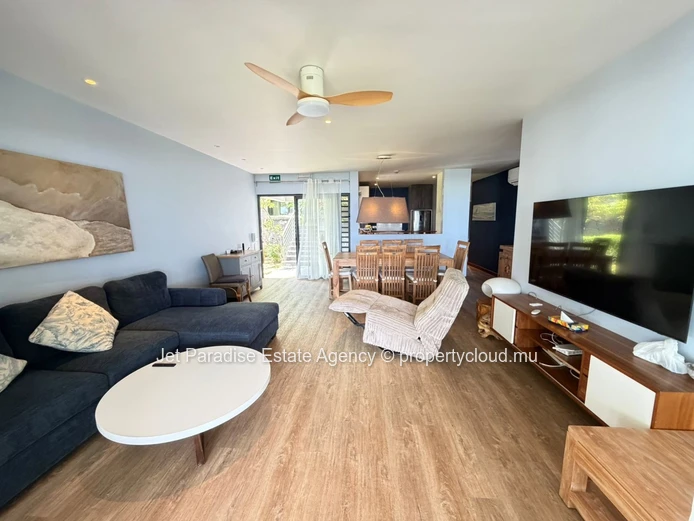 Superbe Appartement en Bord de Mer avec Accès Direct à la Plage