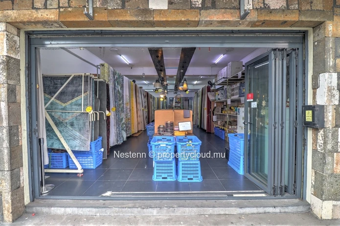 Commercial space of 158 m² on the ground floor