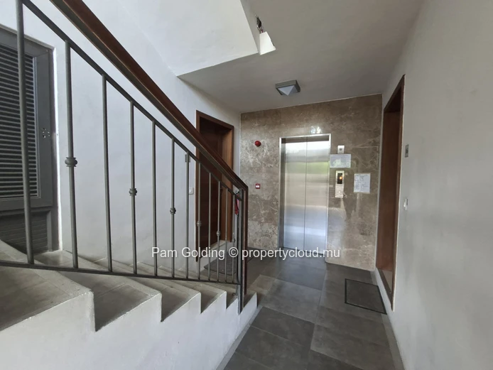 Charmant appartement de 2 chambres au rez-de-chaussée, près de la plage de La Preneuse