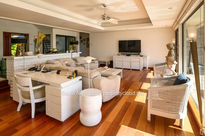 Exceptional 6-Bedroom Golffront Villa with Panoramic Sea & Île aux Cerfs Views