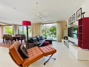 5 Bedroom Villa