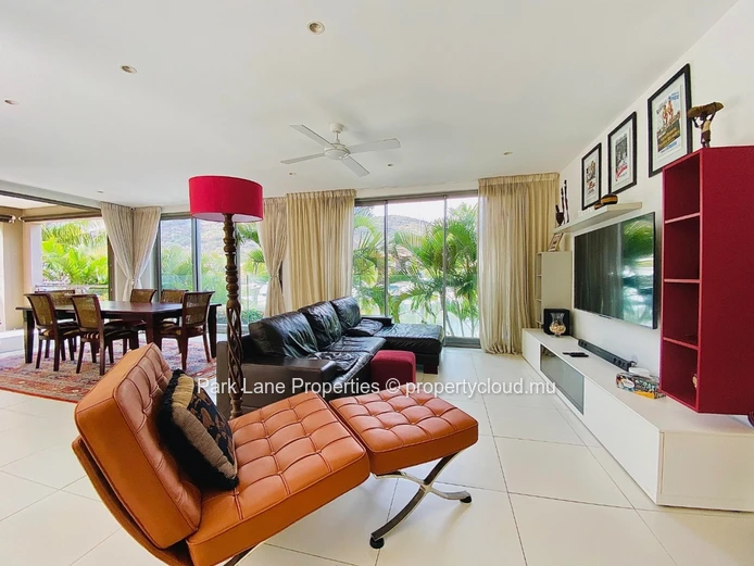 Spacieuse villa de 5 chambres avec vue imprenable sur la marina !!!