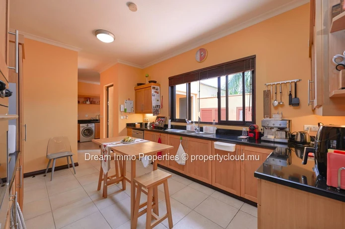 Spacious Tropical Villa On A Huge Land With Mountain Views & Sea Access At Tamarina Golf Resort - Mauritius